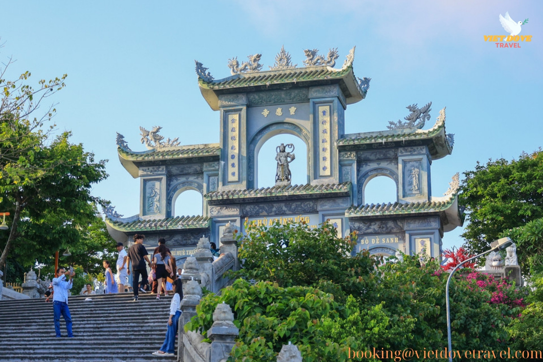 Main gate of Linh Ung Pagoda, Son Tra.